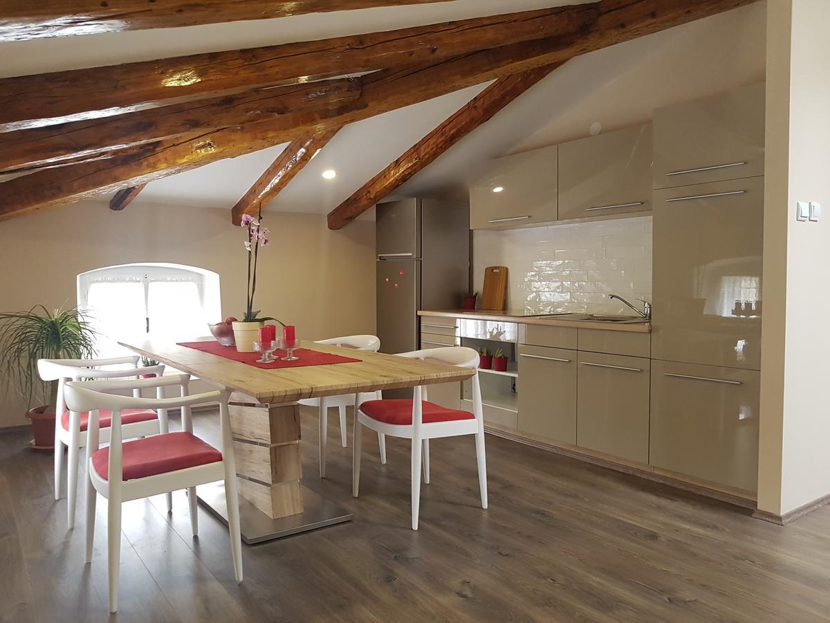 Rea & Deo Volente Apartment
