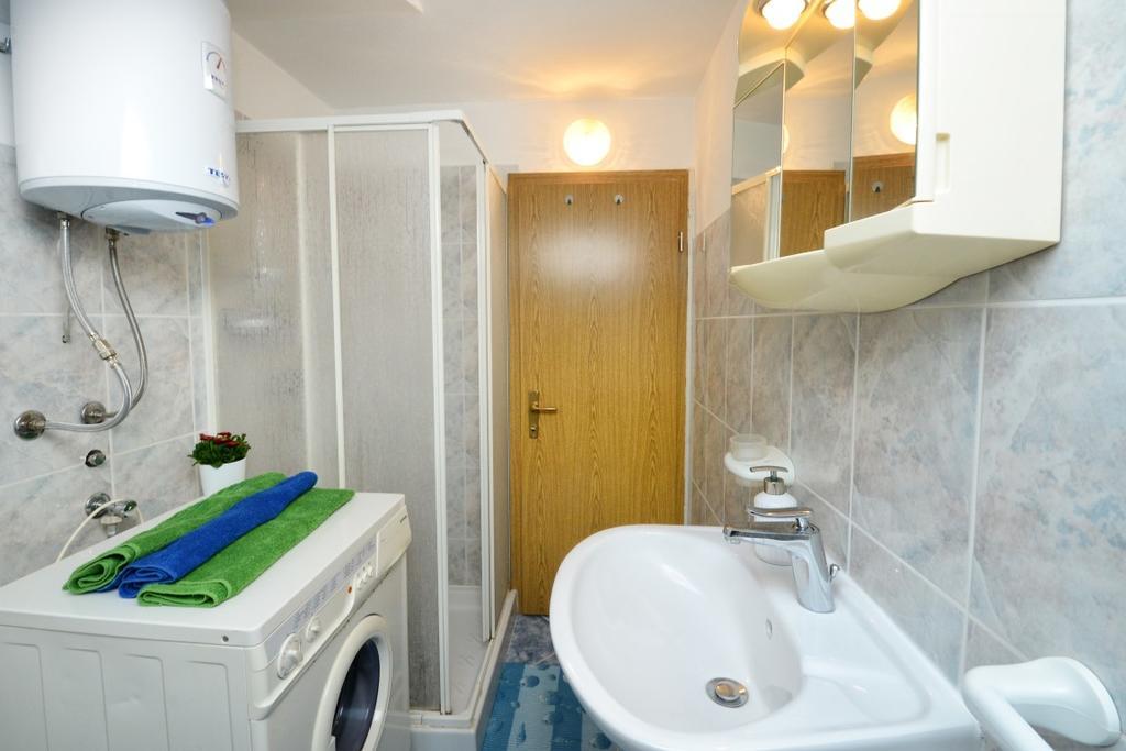Rea & Deo Volente Apartment