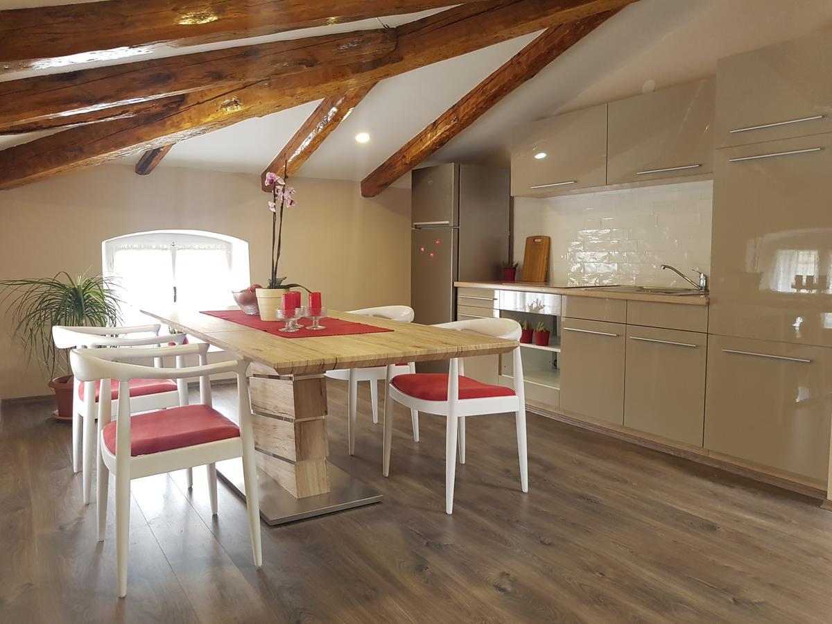 Rea & Deo Volente Apartment