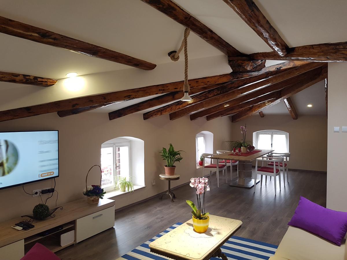 Rea & Deo Volente Apartment